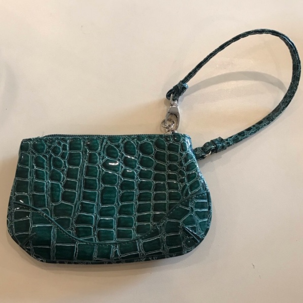 New York and company wristlet
